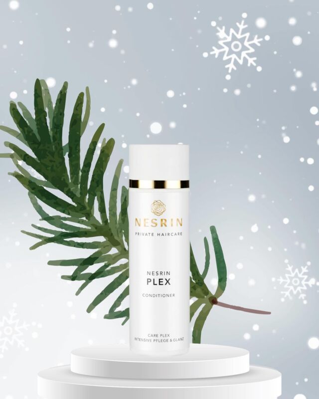 In einer Welt, in der unsere Haare täglich vielen Herausforderungen ausgesetzt sind, sei es durch Umweltfaktoren, chemische Behandlungen oder einfach nur durch das tägliche Styling, tritt der Nesrin Plex Conditioner als Ihr persönlicher Haar-Retter in Erscheinung. Wie ein erfahrener Bodyguard, der immer genau weiß, wann und wie er eingreifen muss, sorgt der Care-Plex-Wirkstoff dafür, dass Ihrem Haar nichts geschieht. Er wirkt gezielt gegen Haarschädigungen, besonders bei chemisch behandeltem und strukturgeschädigtem Haar. #friseurmuenchen #haarpflege #haarshopprofessional #nesrinprivatehaircare